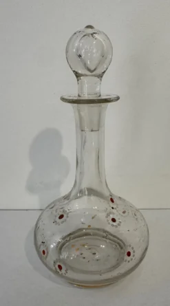 Carafe ancienne en verre soufflé émaillé, décor fleuri, esprit Legras