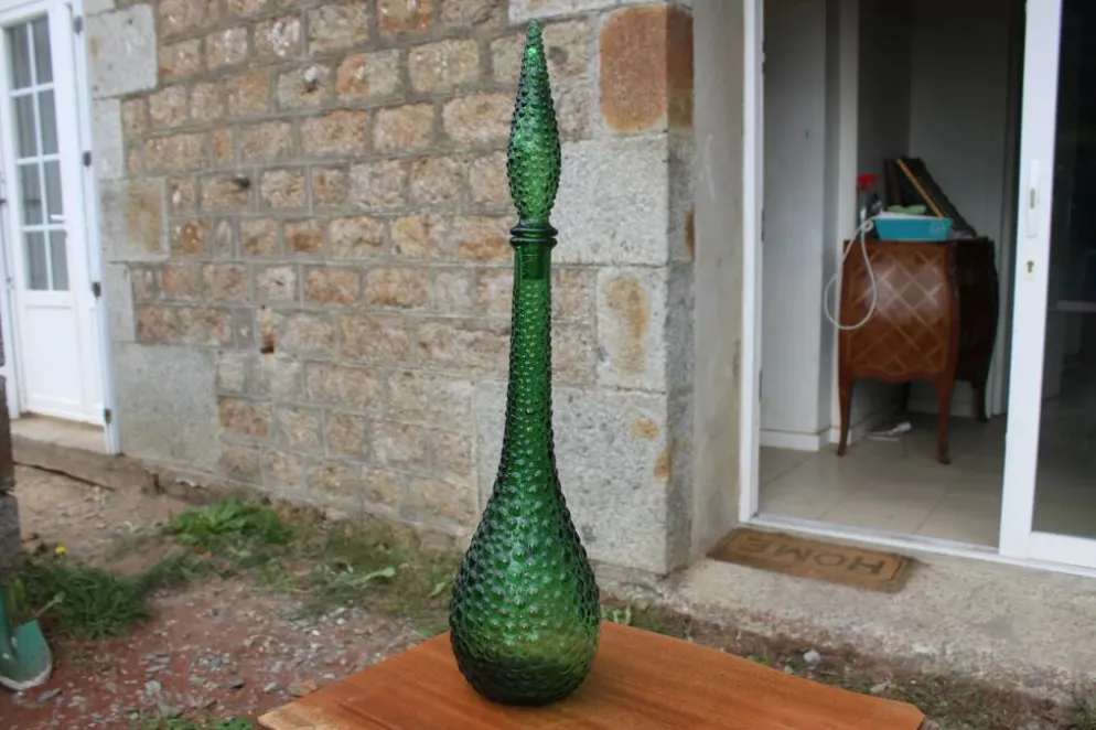 Carafe, bouteille décorative vintage en verre vert à relief