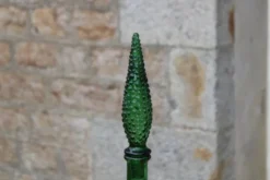 Carafe, bouteille décorative vintage en verre vert à relief
