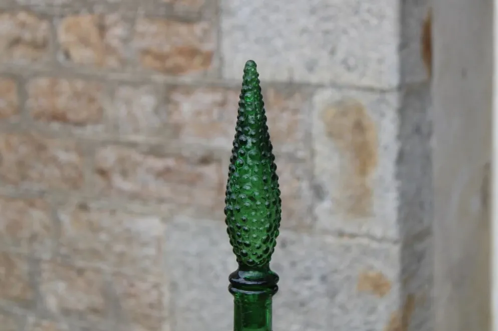 Carafe, bouteille décorative vintage en verre vert à relief