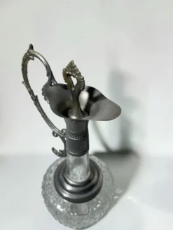 Carafe à décanter vintage en verre ciselé et métal argenté, bouchon dé