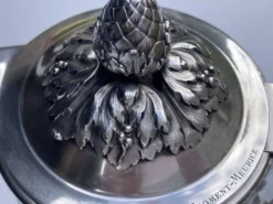 Carafe en cristal de Baccarat, monture en argent signée Froment Meurice