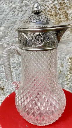 Carafe en cristal de Baccarat, monture en argent signée Froment Meurice