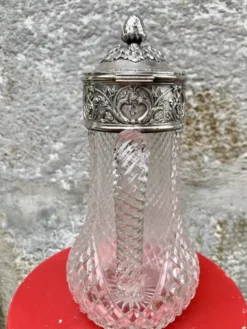 Carafe en cristal de Baccarat, monture en argent signée Froment Meurice