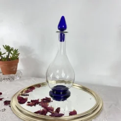 Carafe en verre art déco bouchon en verre et pied bleu 0,7 l