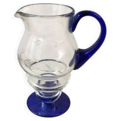 Carafe en verre bleu