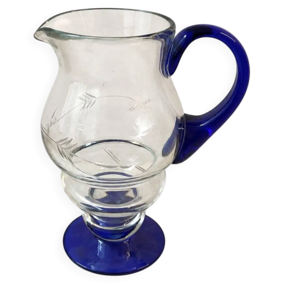 Carafe en verre bleu