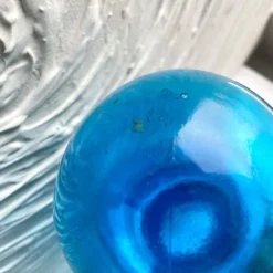 Carafe en verre bouchon boule années 70
