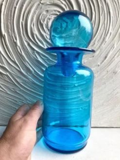 Carafe en verre bouchon boule années 70