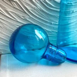 Carafe en verre bouchon boule années 70