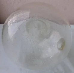 Carafe en verre bullé