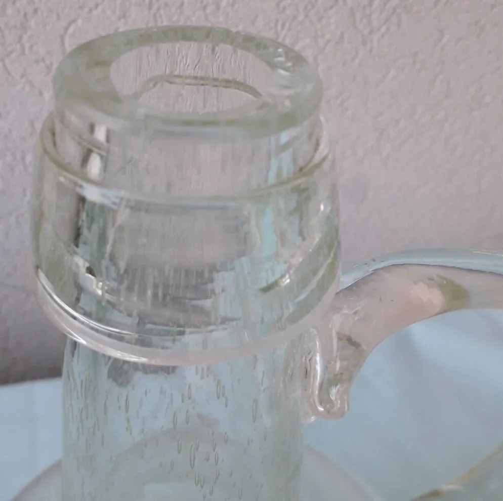 Carafe en verre bullé