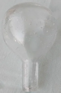 Carafe en verre bullé