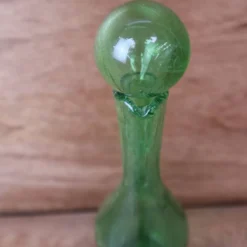 Carafe en verre bullé vert style Biot