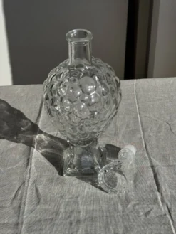 Carafe en verre moulé en forme de raisin H29 D10