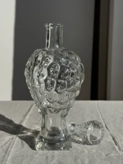Carafe en verre moulé en forme de raisin H29 D10