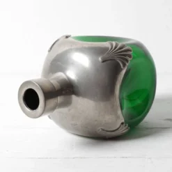 Carafe en verre vert Art Nouveau avec éléments en étain / France / années 1960