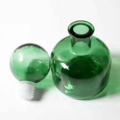 Carafe en verre vert émeraude / bouteille de génie avec bouchon / Empoli / années 1960