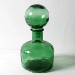 Carafe en verre vert émeraude / bouteille de génie avec bouchon / Empoli / années 1960