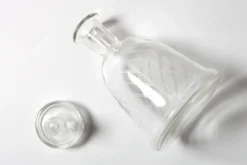 Carafe en verre vintage en forme de cloche avec bouchon : carafe italienne des années 50