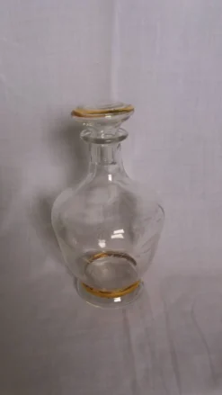Carafe à liqueur avec bouchon, décor fleurs et dorures