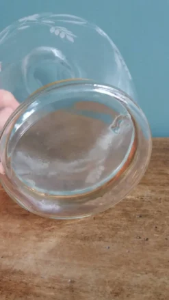 Carafe à liqueur avec bouchon, décor fleurs et dorures