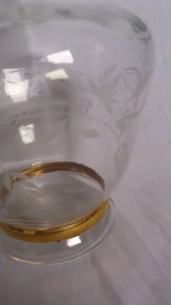 Carafe à liqueur avec bouchon, décor fleurs et dorures