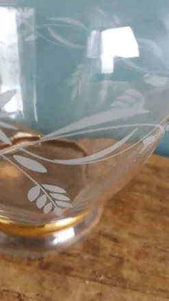 Carafe à liqueur avec bouchon, décor fleurs et dorures