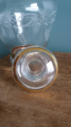 Carafe à liqueur avec bouchon, décor fleurs et dorures