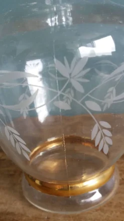 Carafe à liqueur avec bouchon, décor fleurs et dorures