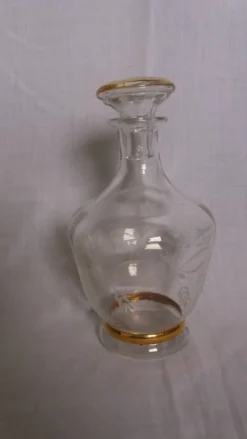 Carafe à liqueur avec bouchon, décor fleurs et dorures