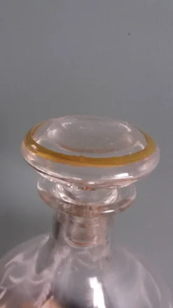 Carafe à liqueur avec bouchon, décor fleurs et dorures