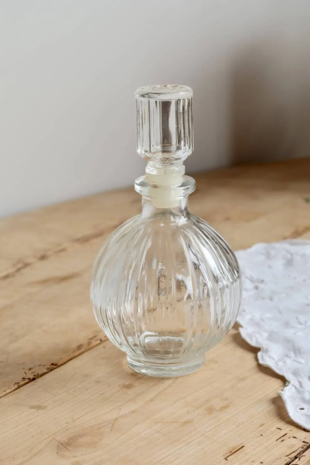 Carafe à liqueur vintage en verre strié