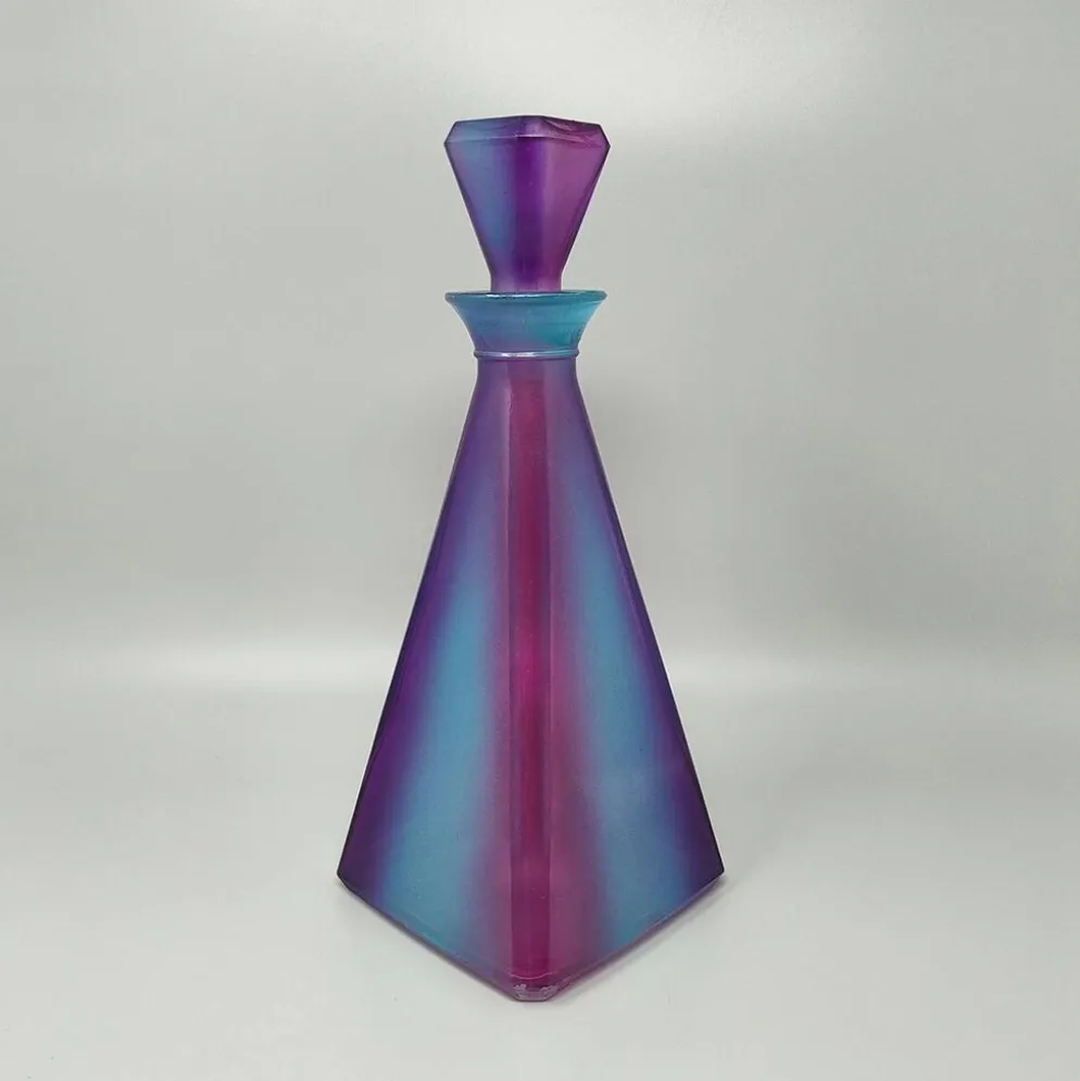 Carafe ou bouteille décorative d'exception des années 1970, signée Luigi Bormioli. Fabriquée en Italie.