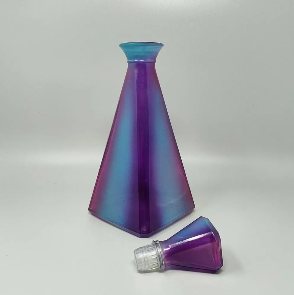 Carafe ou bouteille décorative d'exception des années 1970, signée Luigi Bormioli. Fabriquée en Italie.