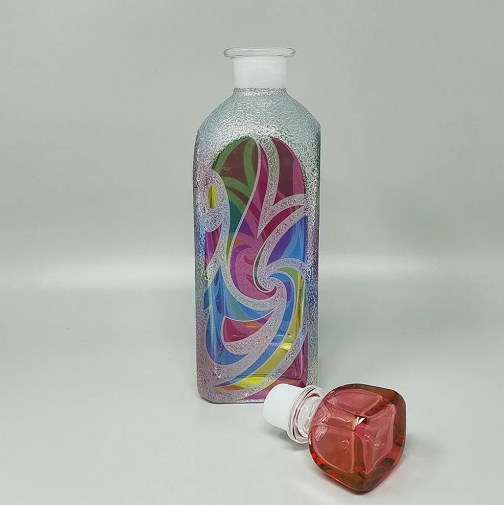 Carafe ou bouteille décorative d'exception des années 1970, signée Luigi Bormioli. Fabriquée en Italie.