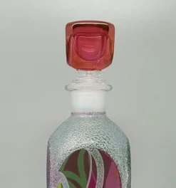 Carafe ou bouteille décorative d'exception des années 1970, signée Luigi Bormioli. Fabriquée en Italie.