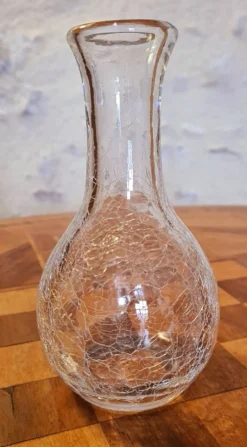 2 carafes en verre craquelé