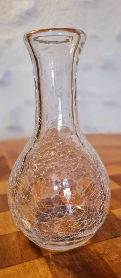 2 carafes en verre craquelé