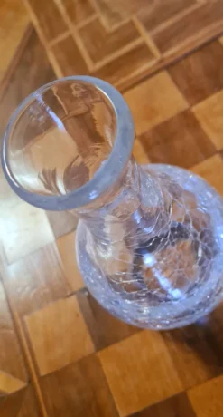 2 carafes en verre craquelé