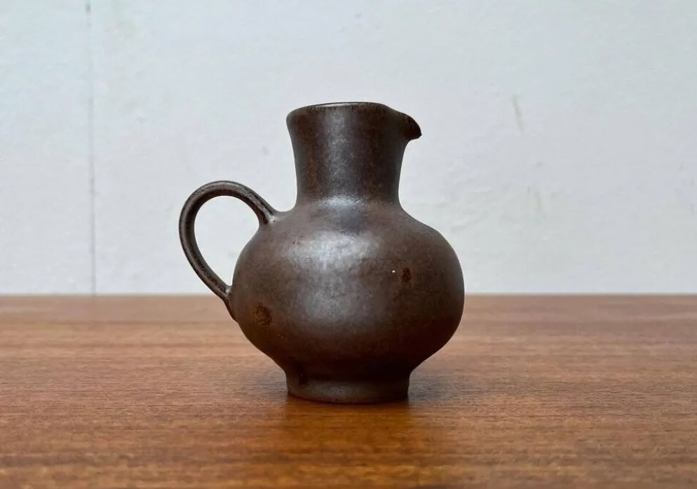 Carafe vase en céramique de studio allemande du milieu du siècle par Rainer Doss, années 1960.