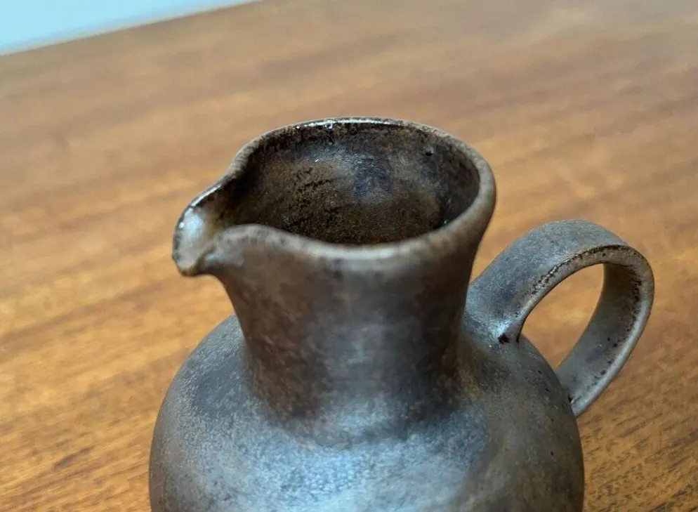 Carafe vase en céramique de studio allemande du milieu du siècle par Rainer Doss, années 1960.
