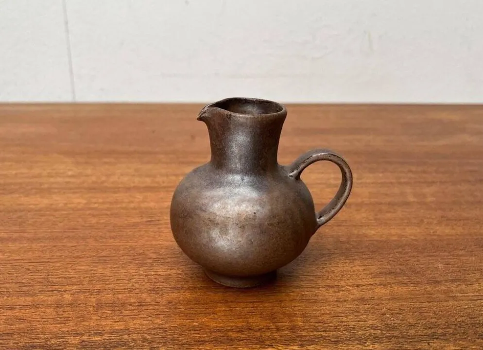 Carafe vase en céramique de studio allemande du milieu du siècle par Rainer Doss, années 1960.