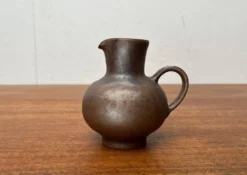 Carafe vase en céramique de studio allemande du milieu du siècle par Rainer Doss, années 1960.