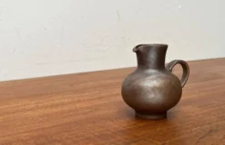 Carafe vase en céramique de studio allemande du milieu du siècle par Rainer Doss, années 1960.