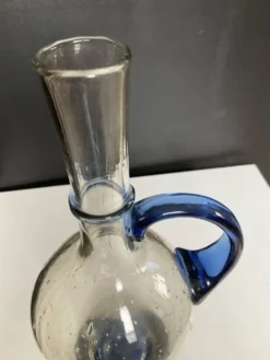 Carafe vintage en pâte de verre soufflé et bullé