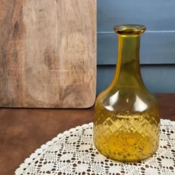 Carafe vintage en verre ambré à décor losangé – Soliflore rétro