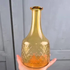 Carafe vintage en verre ambré à décor losangé – Soliflore rétro