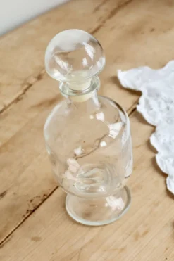 Carafe vintage en verre avec bouchon