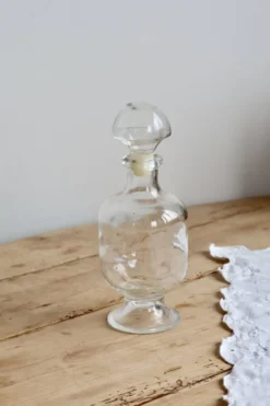 Carafe vintage en verre avec bouchon